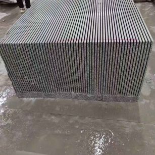 绵阳芝麻白毛板荒料切割