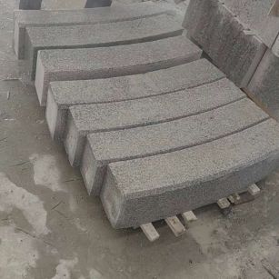 绵阳芝麻白弧形路牙石