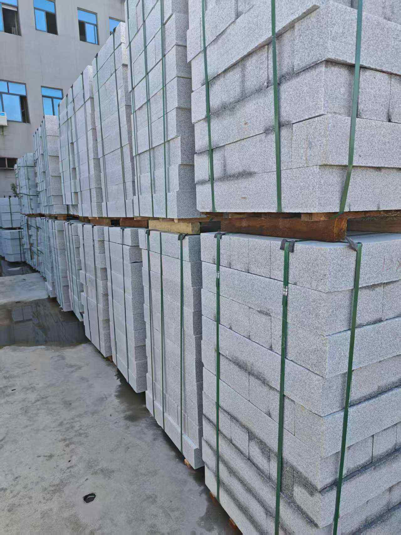 绵阳芝麻白路牙石，路侧石