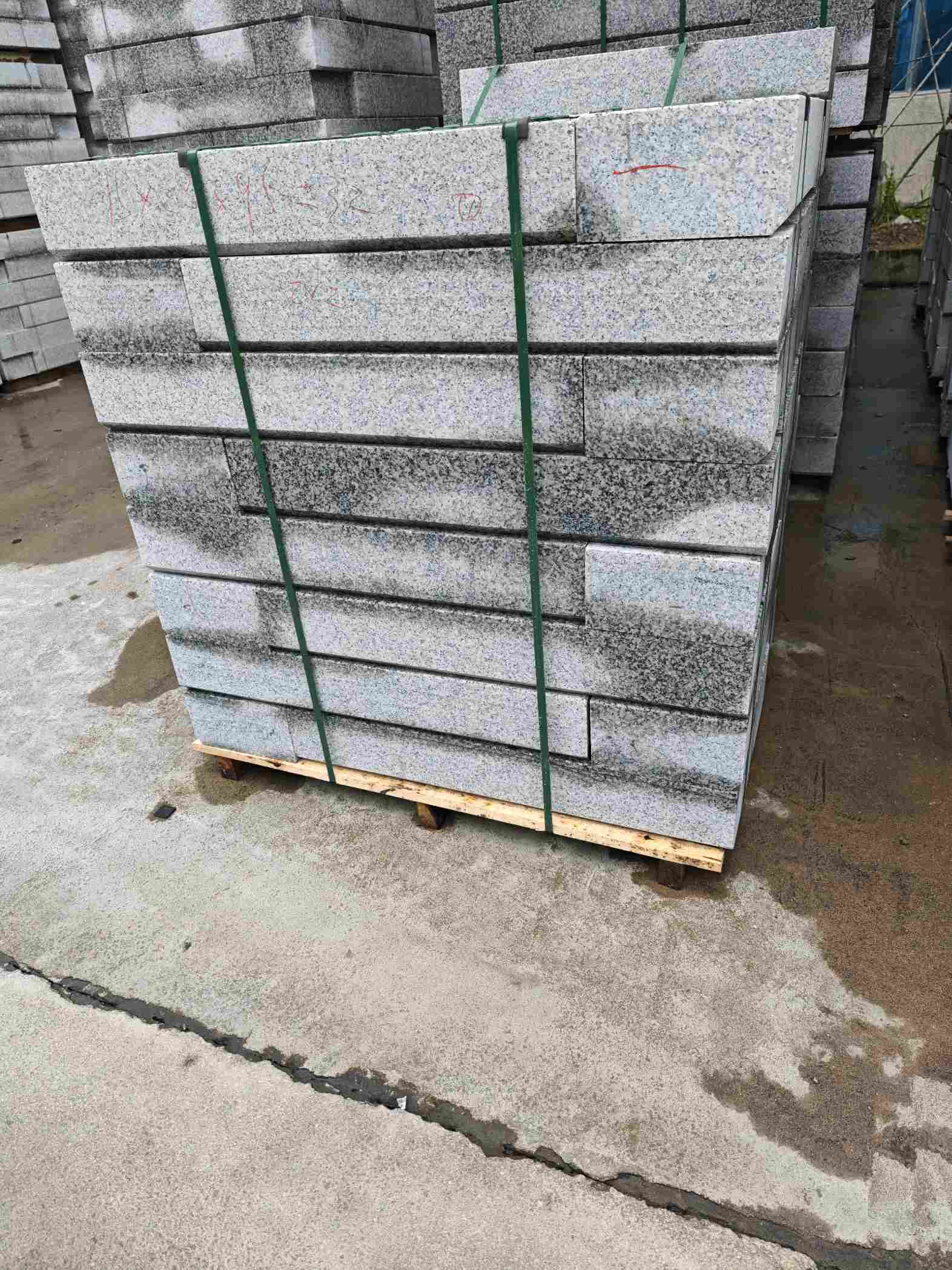 绵阳芙蓉白路牙石，马路牙子