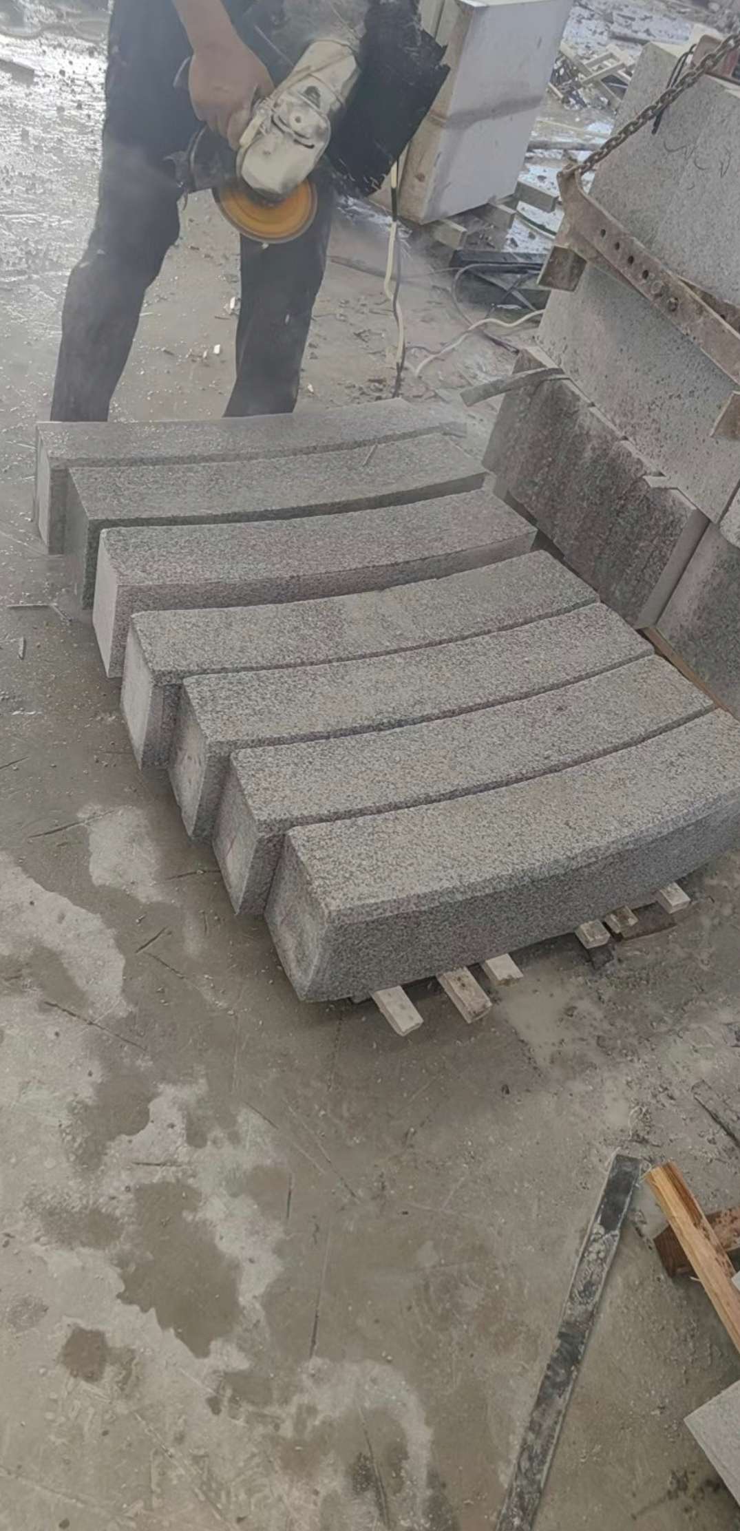 绵阳芝麻白弧形路牙石